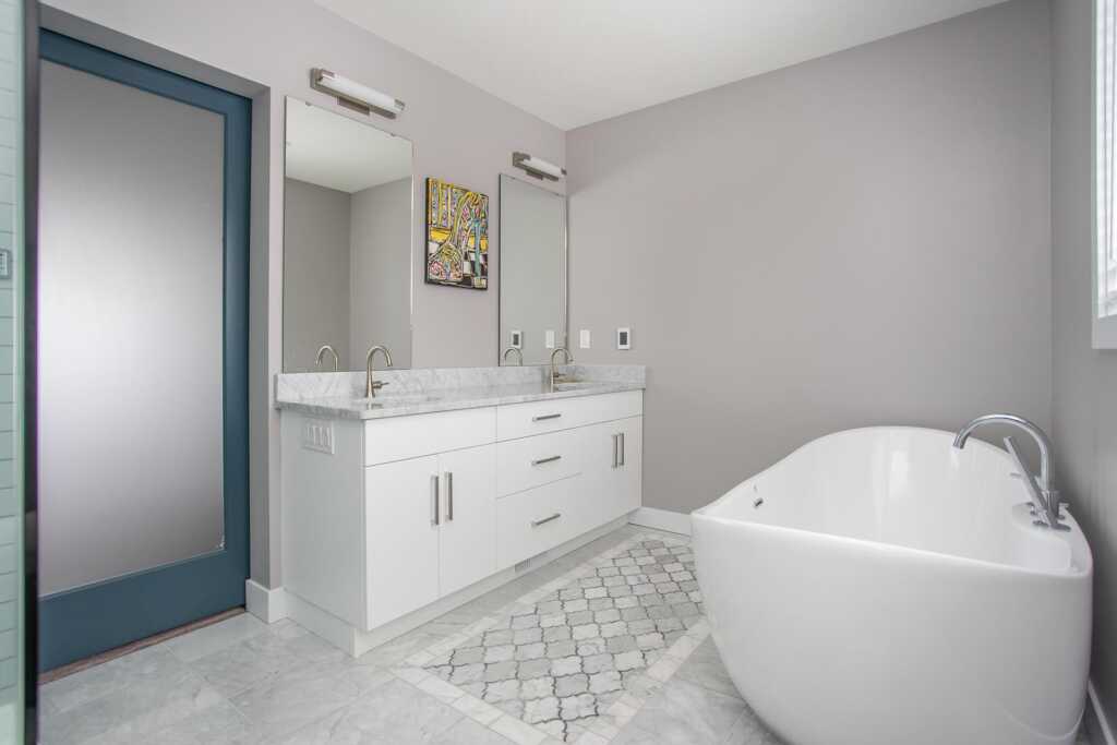 Belamour Homes - Emerald Park Kitchen and Bathroom Renovation - Main Bathroom