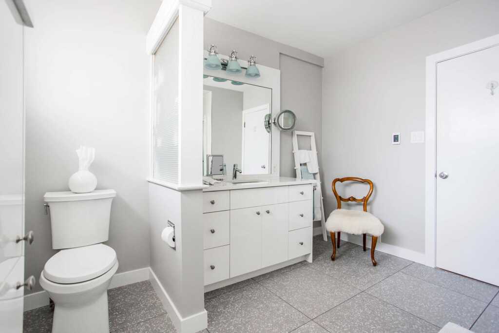 Belamour Homes - Rae St Renovation - Bathroom Toilet and Sink